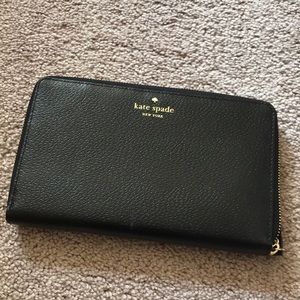 Kate spade grand street travel wallet